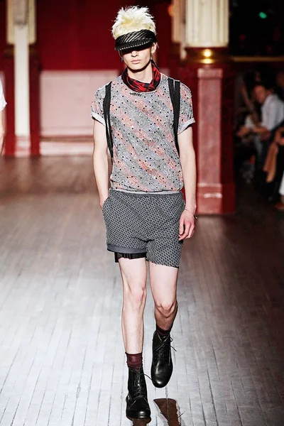 Look 28